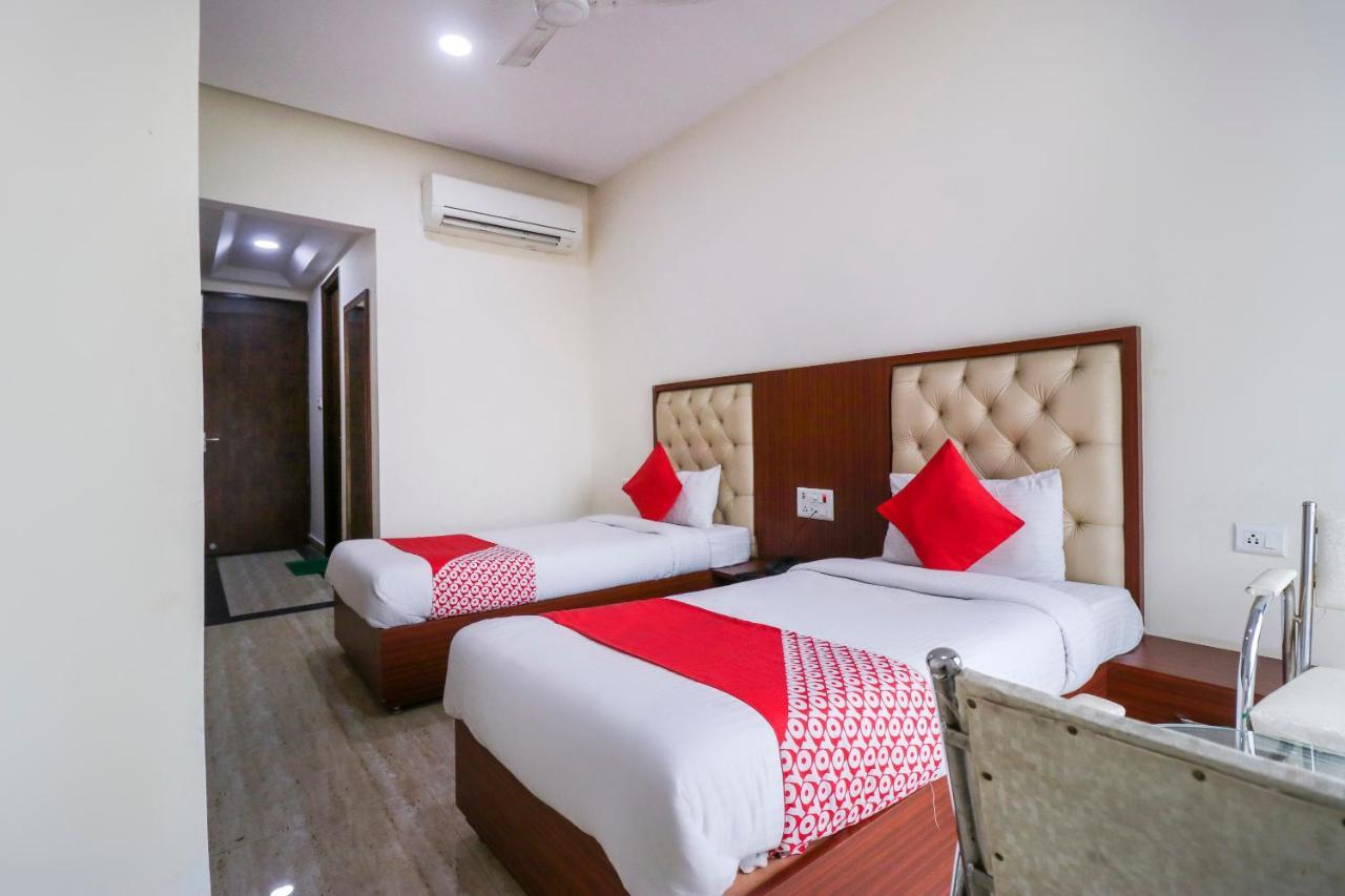 Oyo Flagship 69860 Mastana Palace Otel Varanasi Dış mekan fotoğraf